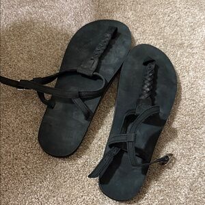 NWOT  RAINBOW Black T-street sandals